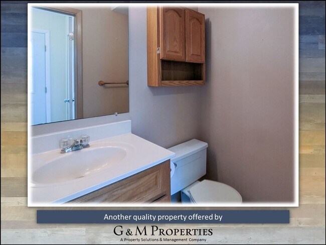 Building Photo - 2 Bedroom Townhome - Available off of Fren...