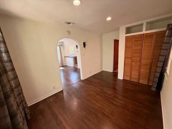 Building Photo - 939 Hammond St