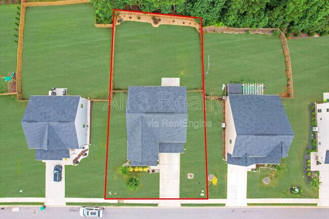 Building Photo - 533 Daffodil Ln