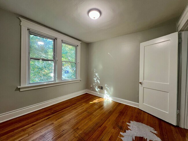 Building Photo - 6114 Columbia Ave