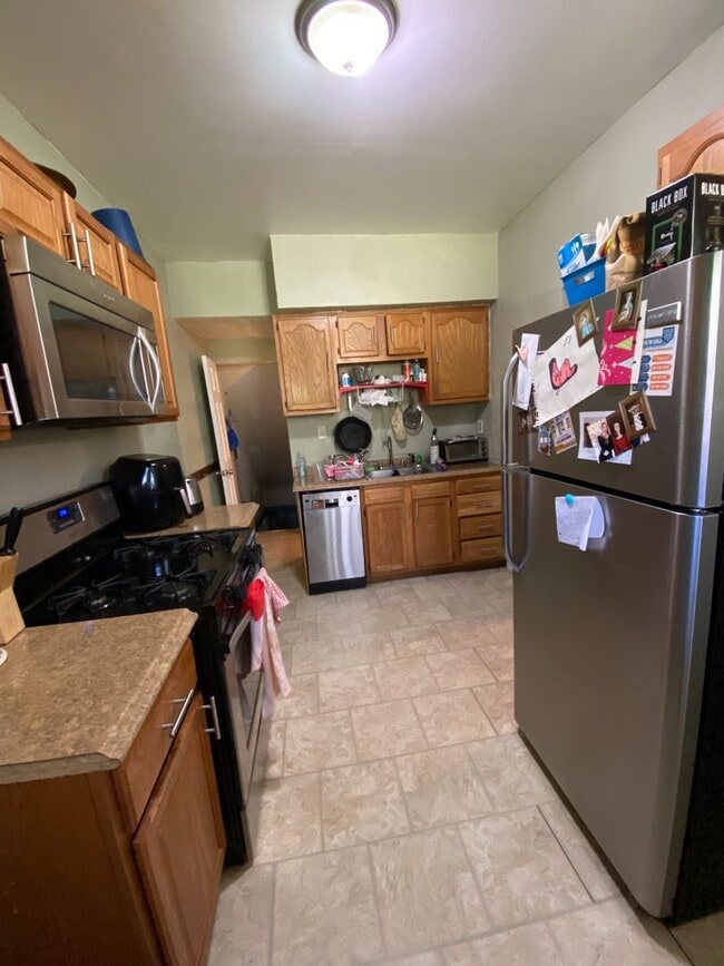 Building Photo - 405 Edgemont St