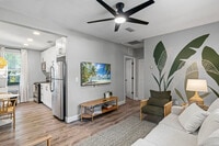 Building Photo - 138 1/2 Oneida Street-SI ID1578526P