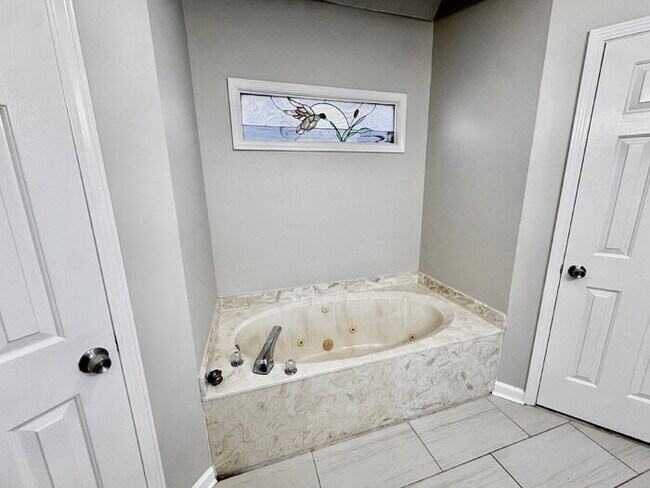 Building Photo - 8569 Kings Cross Cove