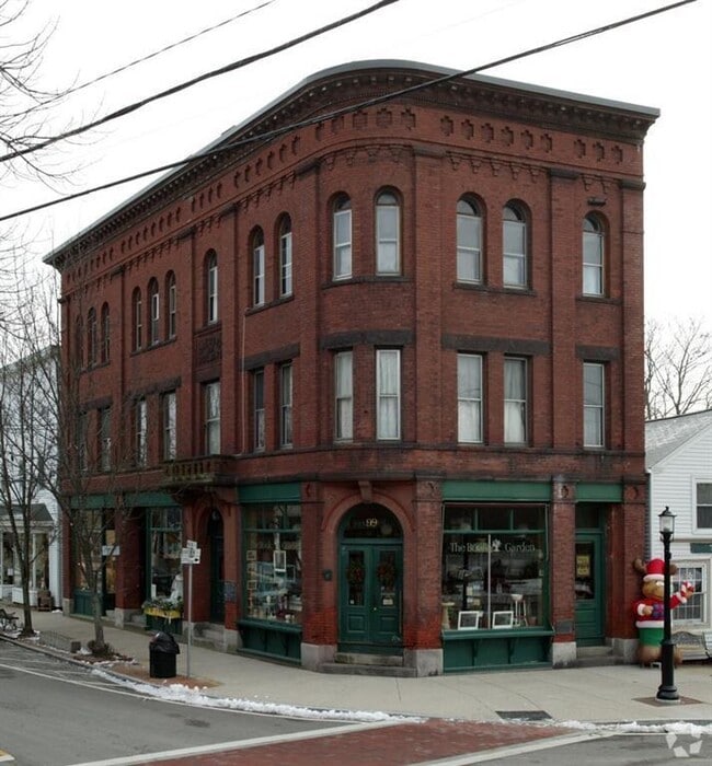 Building Photo - 1 Main St