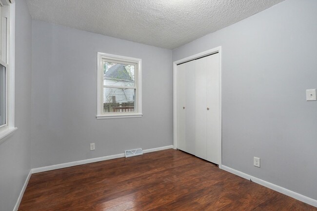 Building Photo - Newly Updated Home!