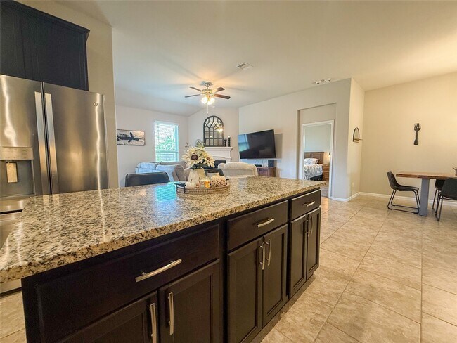 Building Photo - 2513 Kaman Ln