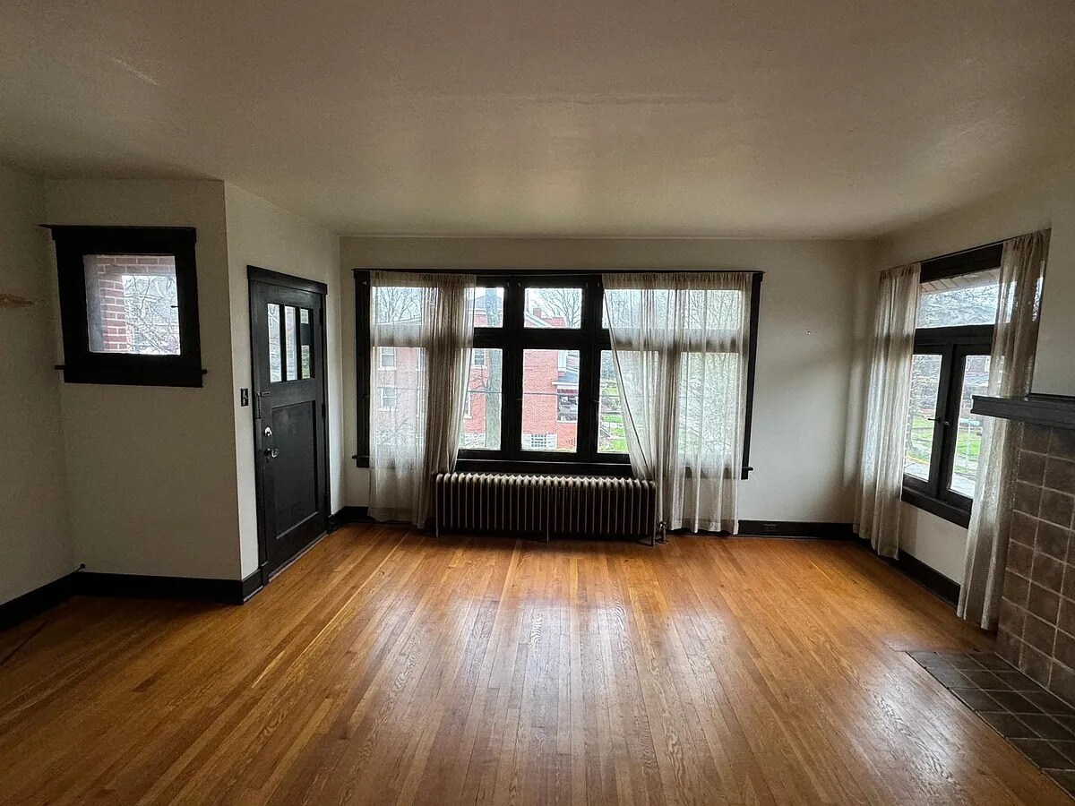 Building Photo - 1046 E End Ave