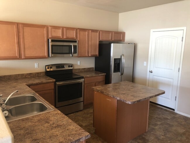 Building Photo - Soaring Eagles Townhome