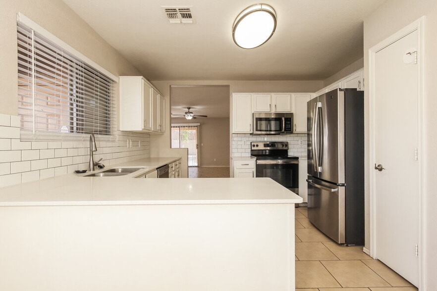 Building Photo - 2513 N 114th Ave