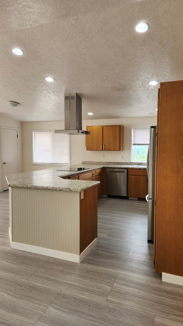Building Photo - Lake house with Shop on 1/2 acre