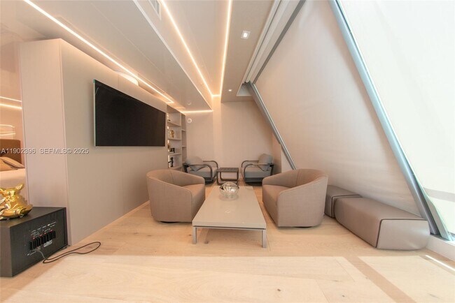 Building Photo - 17121 Collins Ave