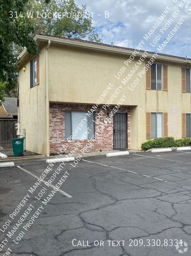 Building Photo - 2 Bedroom Townhome