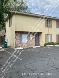 Building Photo - 2 Bedroom Townhome