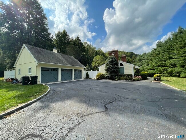 Building Photo - 42 Scribner Hill Rd