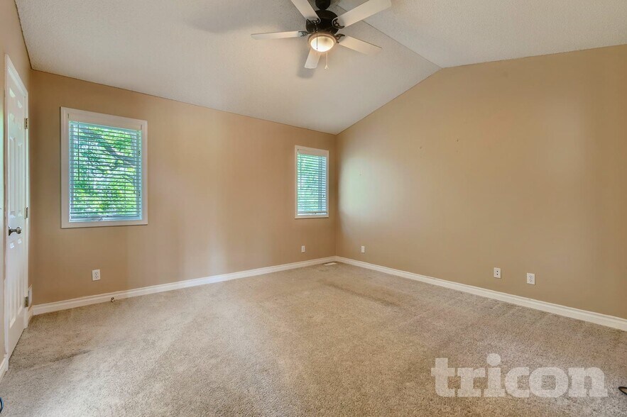 Building Photo - 2207 Raspberry Ct