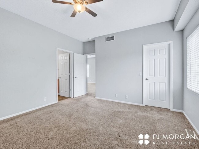 Building Photo - Charming 3 bedroom, 2 bathroom Duplex with 2 Car Garage