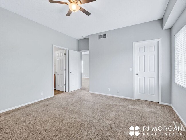 Building Photo - Charming 3 bedroom, 2 bathroom Duplex with...