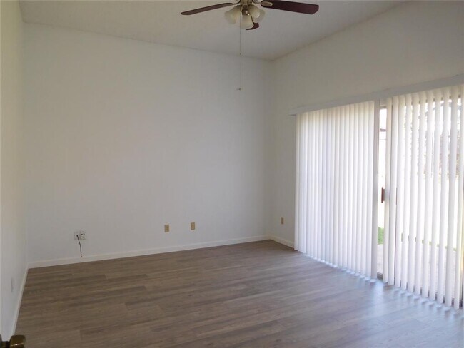 Building Photo - 2202 Quiet Wood Dr