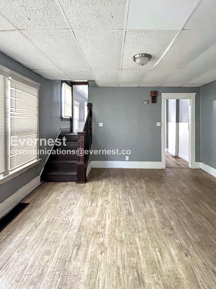 Building Photo - 2213 E 82nd St