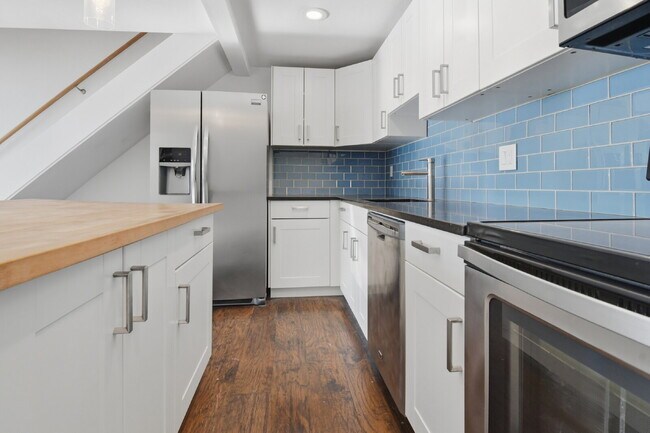 Building Photo - $1,540.95- 1 Bed, 1 Bath Lofted Apartment in Lakewood with Central AC!