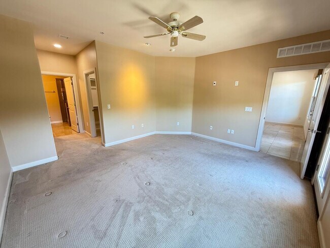 Building Photo - 7291 N Scottsdale Rd