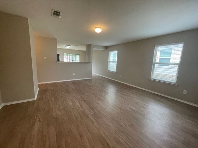 Building Photo - Perfect 3 Bedroom 2 Bath Home! GREAT Fort Worth Location -- Stainless Steel Kitchen Appliances In...