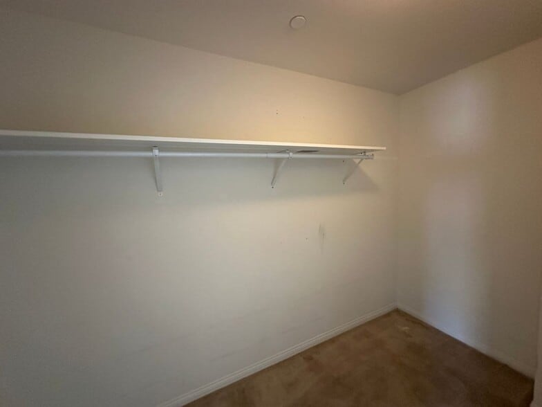 Building Photo - 15176 Sheridan Ct