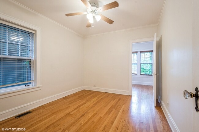 Building Photo - 557 Barton Ave