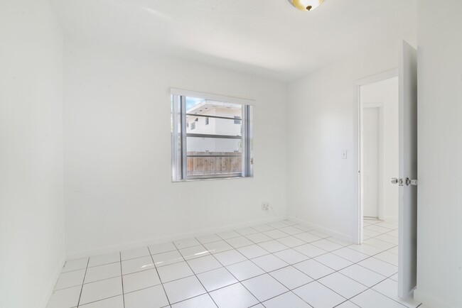 Building Photo - 2536 Cleveland St