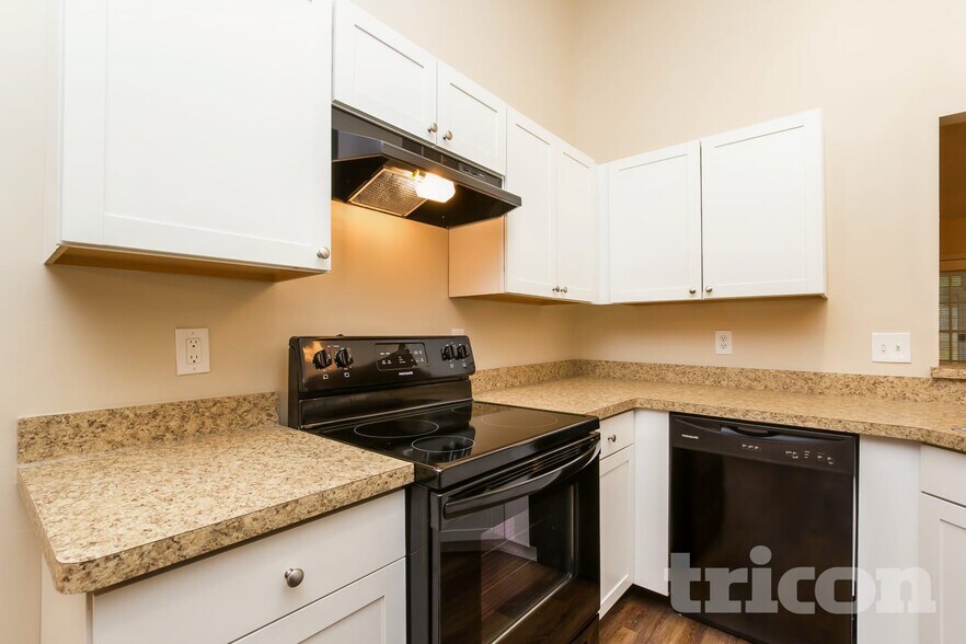 Building Photo - 636 Fair Harbor Dr