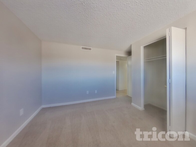 Building Photo - 3830 W Royal Palm Rd