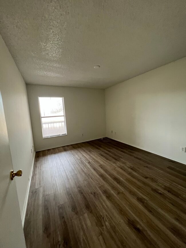 Building Photo - 5321 Summerlin Rd
