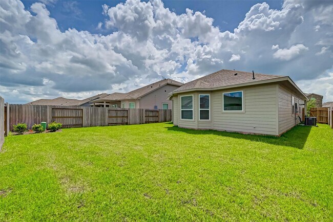 Building Photo - 8022 Pinebrook Arbor Ct