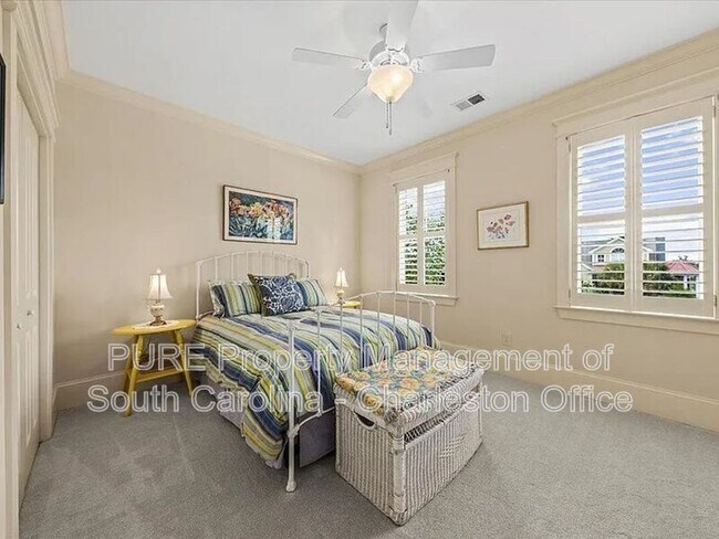 Building Photo - 1597 Rivertowne Country Club Dr