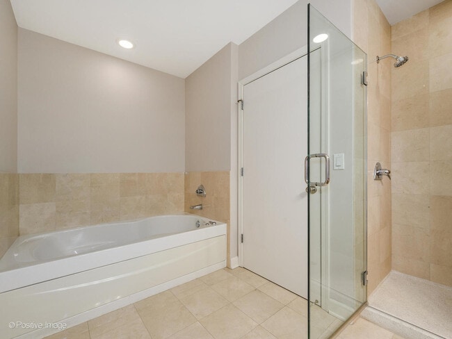 Building Photo - 1335 S Prairie Ave