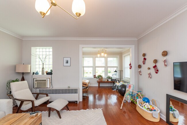 Building Photo - 426 S Elmwood Ave
