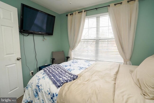 Building Photo - 5636 Gwynndale Ave