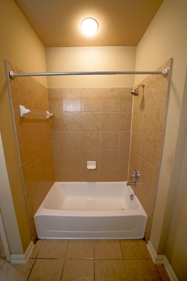 Building Photo - Beautiful Home Now Available in the Covete...
