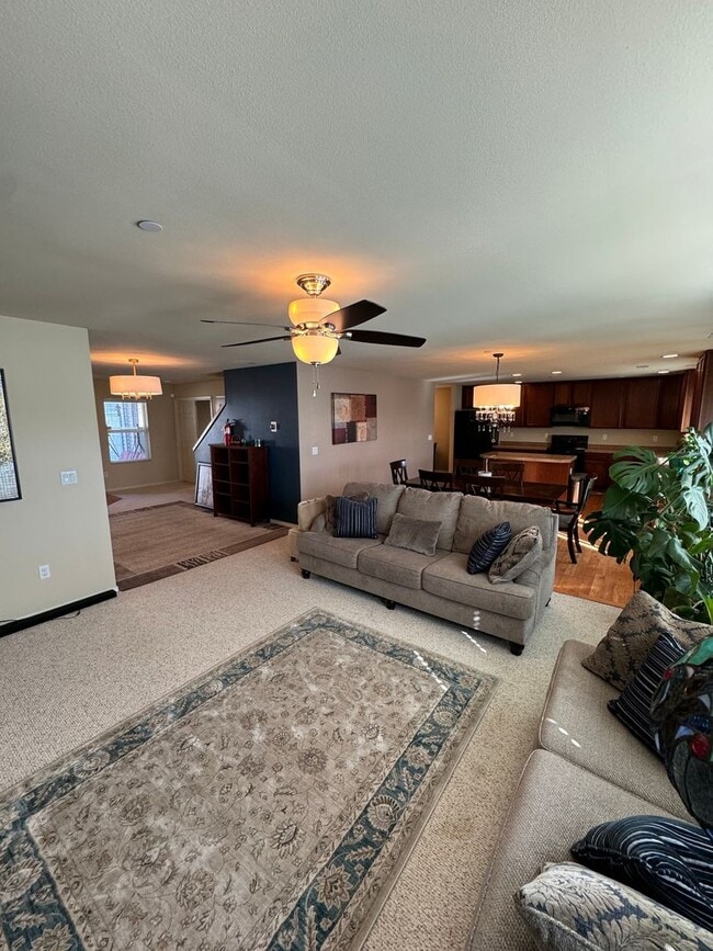 Building Photo - 1175 Swan Loop