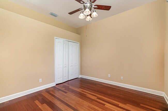 Building Photo - 611 Oceanside Blvd