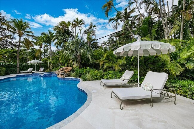 Building Photo - 1033 Almeria Ave