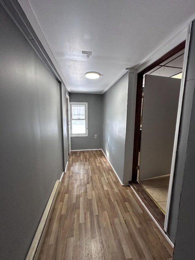 Building Photo - 606 W Main St