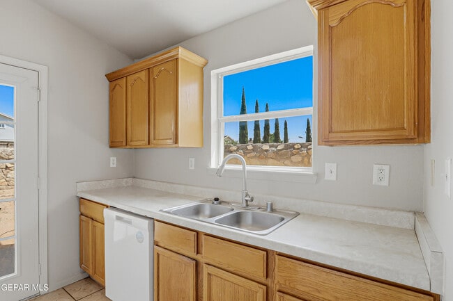 Building Photo - 12353 Tierra Apache Rd