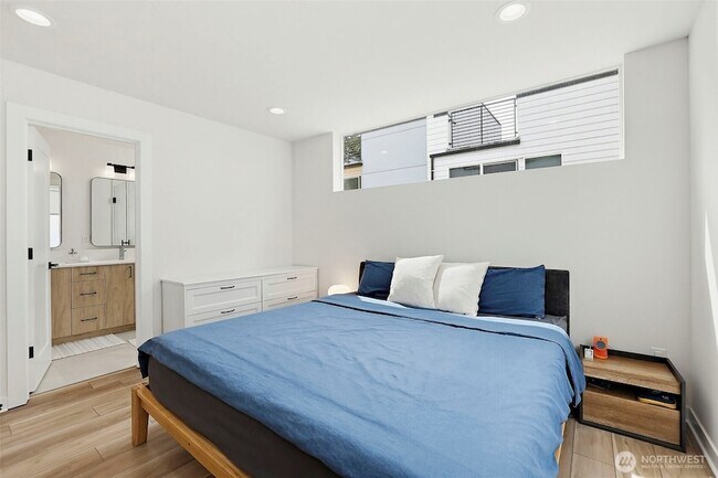 Building Photo - 902 N 86th St