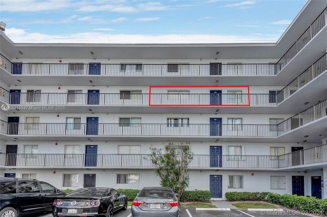 Building Photo - 8740 N Sherman Cir