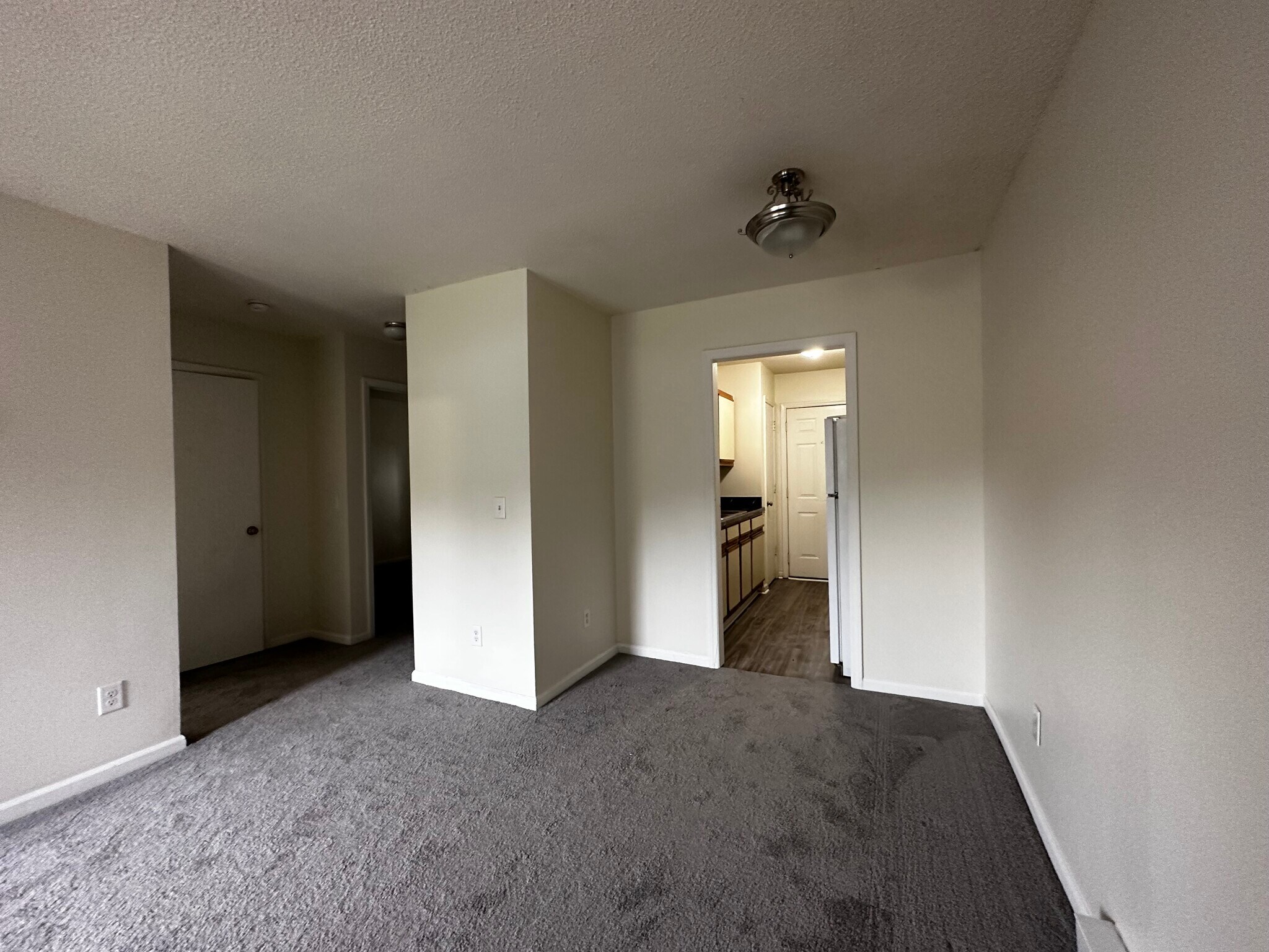 Building Photo - 112 Robbins Ave