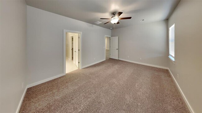 Building Photo - 17009 Oak Dr