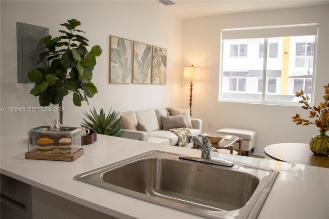 Building Photo - 1453 W 29th St