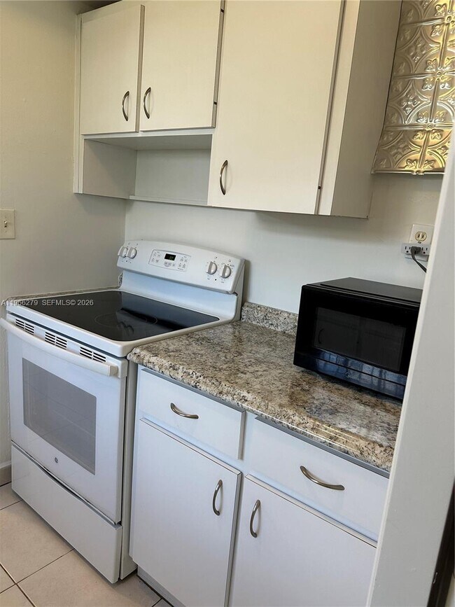 Building Photo - 3630 SW 26th St