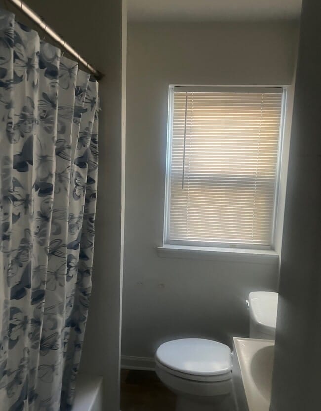 Building Photo - 1241 N 60th St